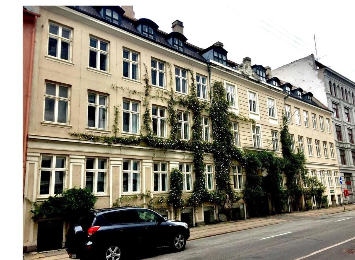 Lejlighed Balkon Med Udsigt Midt I *